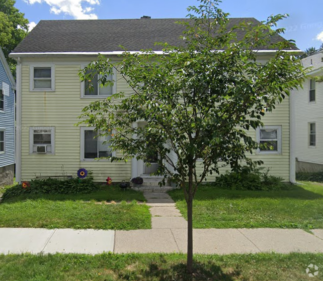 Building Photo - 798 Lancaster St