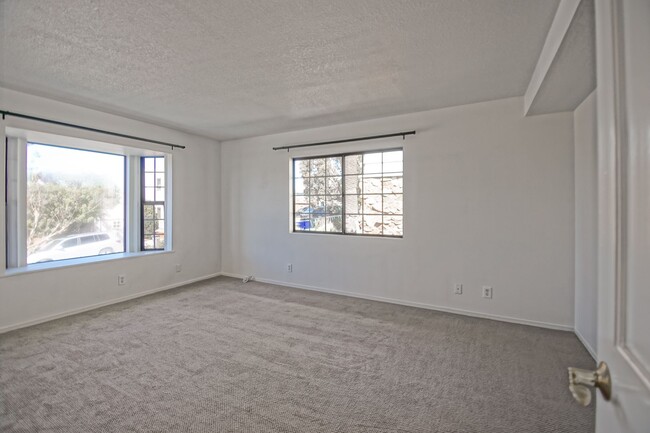 Building Photo - VERY BRIGHT & AIRY, 2050 SQ FT HOME W/ TON...