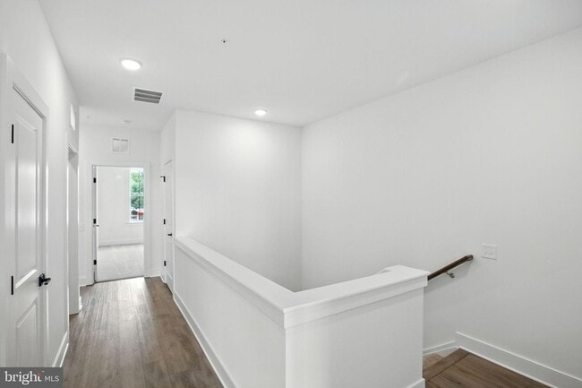 Building Photo - 10834 Cedar Ave
