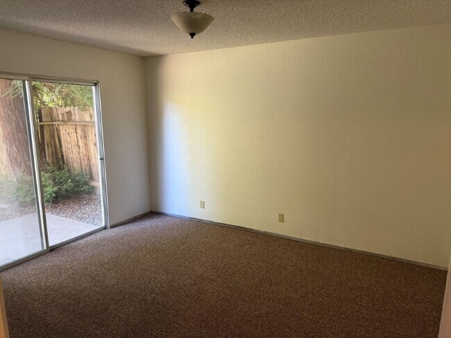 Building Photo - 990/992 JUSTIN DUPLEX