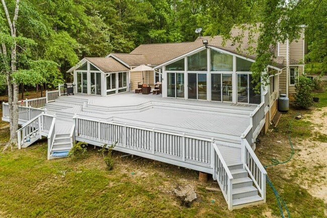 Primary Photo - 311 Derrick Ln