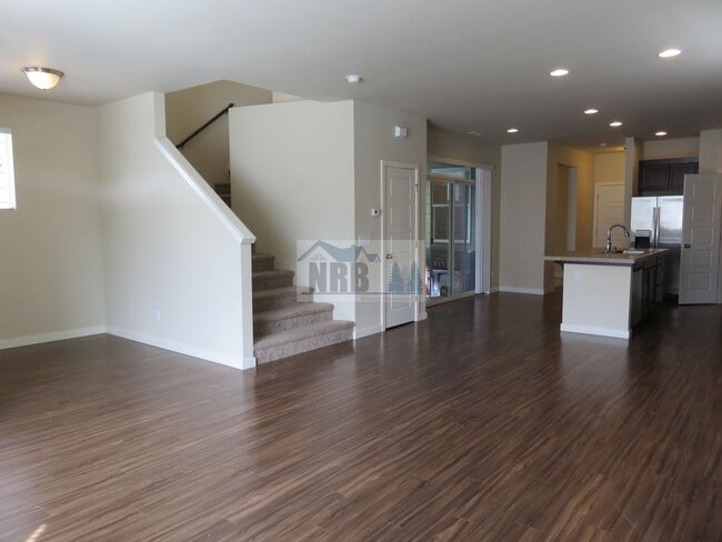 Building Photo - Stunning 3 bd House located in a Gated Community of Puyallup!