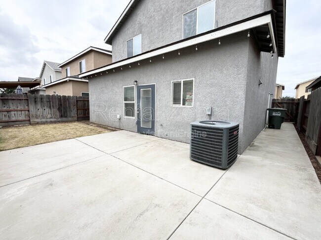 Building Photo - 552 Granada Court