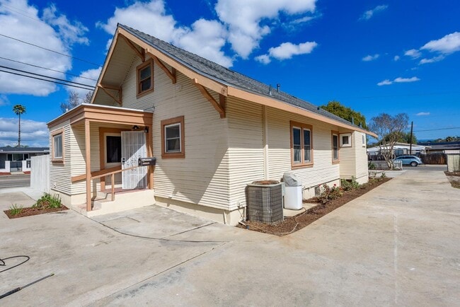 Building Photo - 811- 909 S Spruce Street