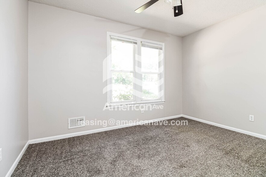 Building Photo - 205 Reseda Dr