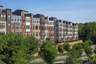 Building Photo - Pet-Friendly Brookhill Commons Townhome-Style Condo