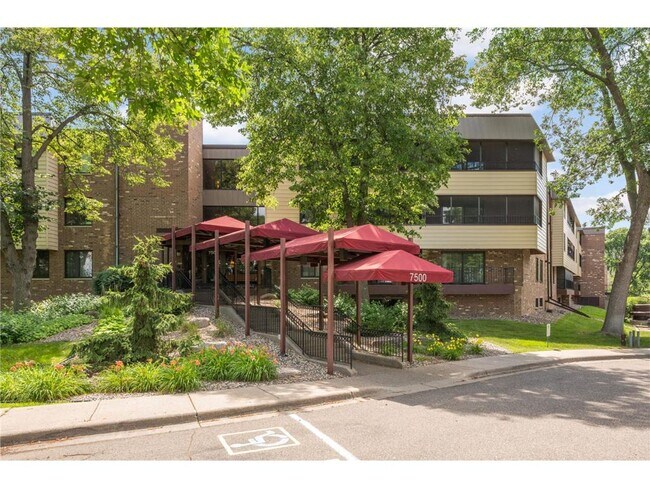 Building Photo - 7500 Cahill Rd