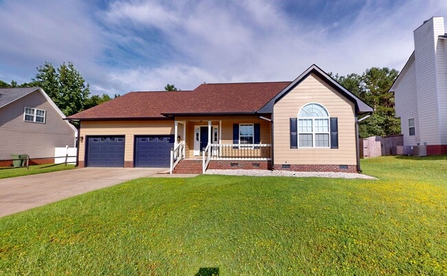 Primary Photo - Updated Ranch w/ Bonus in Hope Mills!