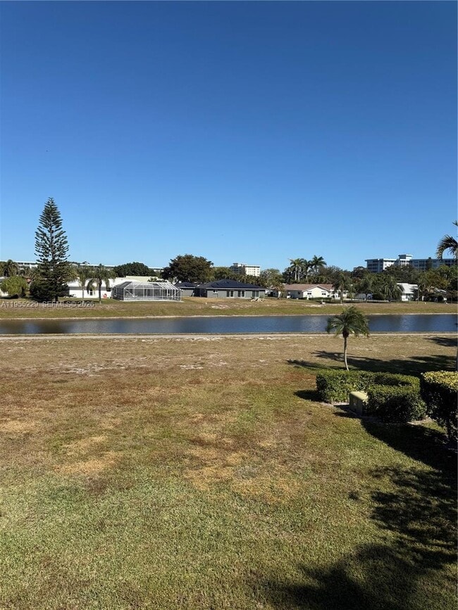 Building Photo - 3115 N Palm Aire Dr