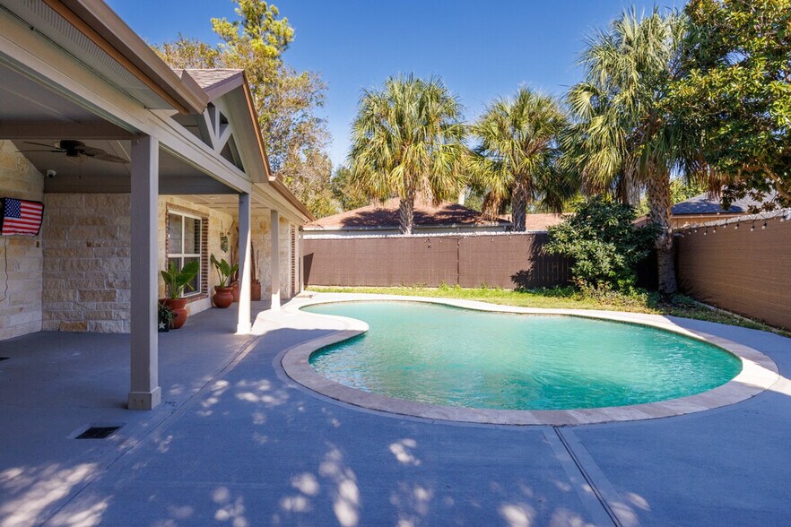 Building Photo - 15818 Val Vista Dr