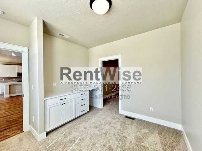 Building Photo - 5845 W Sprig Dr