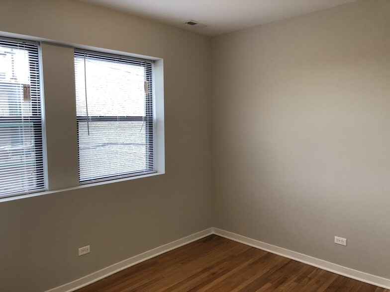 Building Photo - 4819 N Christiana Ave