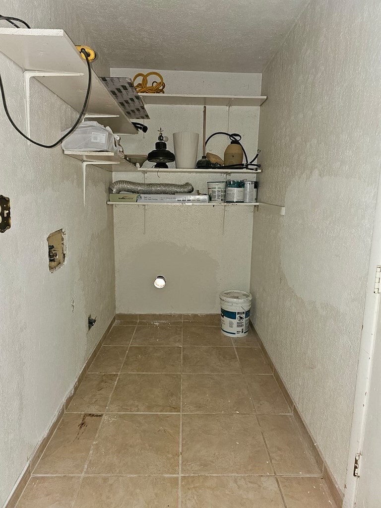 Building Photo - 601 NW 12th Pl