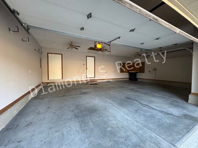 Building Photo - Gorgeous Custom All Brick Home in Fox Grap...