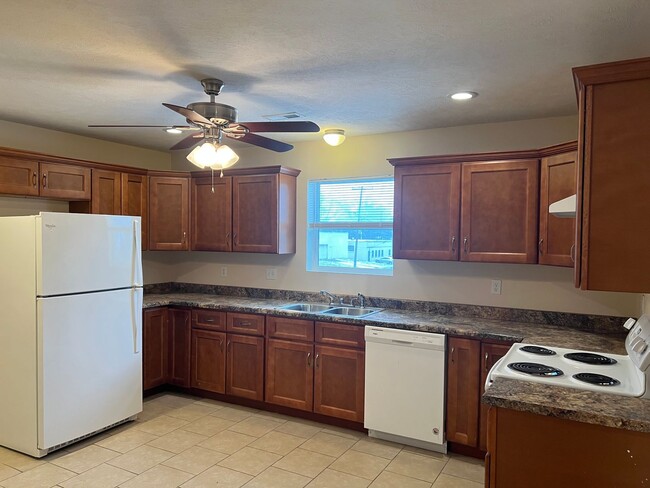 Building Photo - 1020 E Lynn St