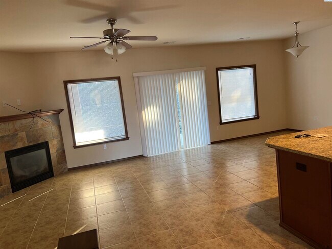 Building Photo - 337 Temple Meadow Ln
