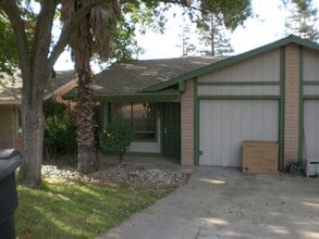 Building Photo - Great 2bd/1bth in Sacramento