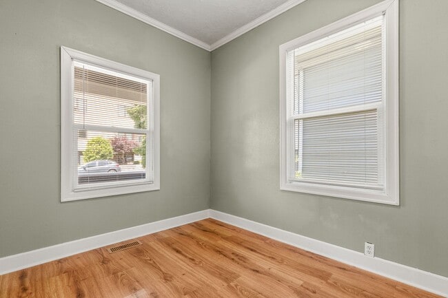 Building Photo - Spacious 3 bedroom, 1 Bath House in Inner SE Portland - Everything Right at Your Doorstep!