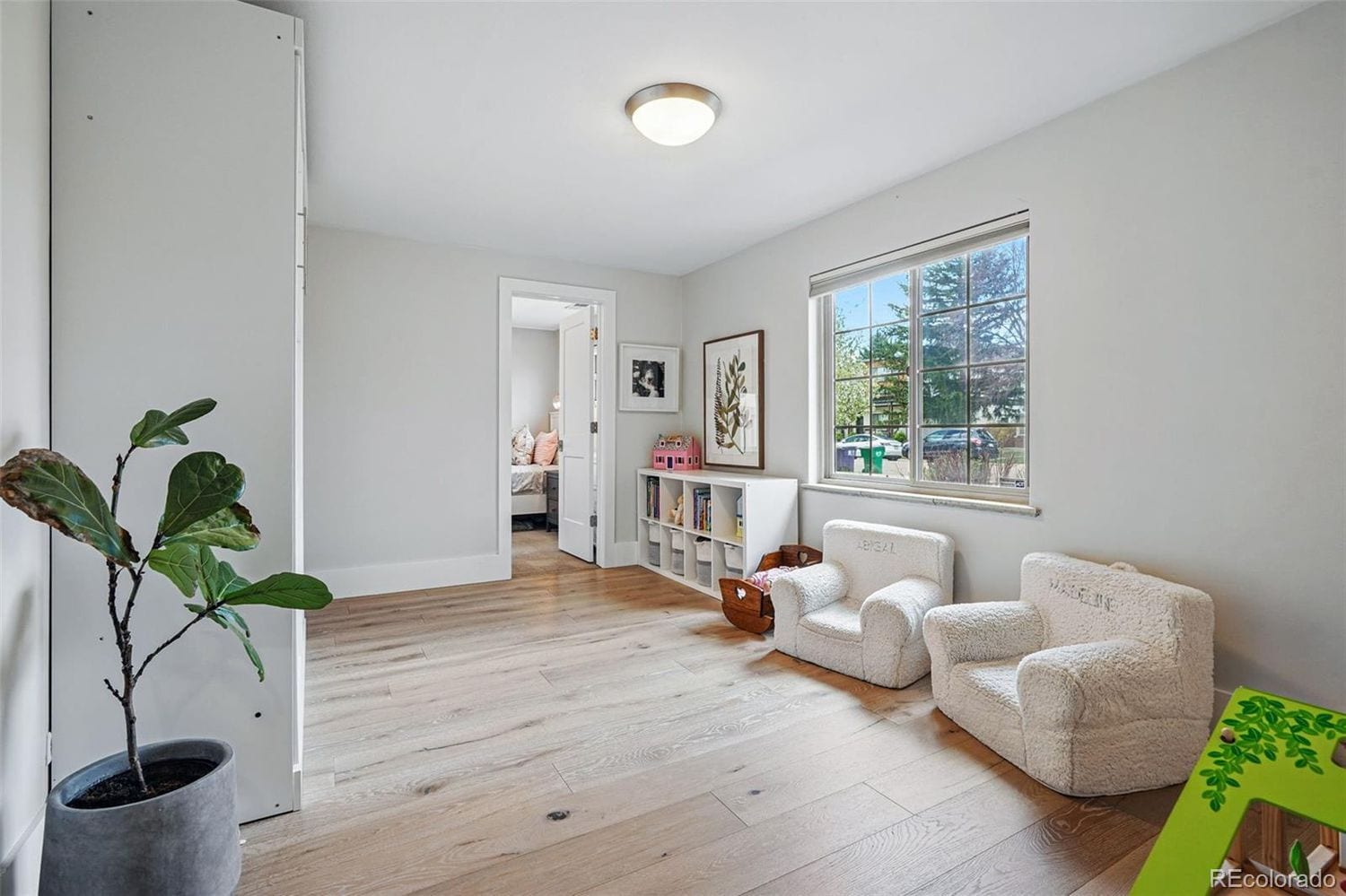 Bedroom/Office - 796 Ivanhoe St