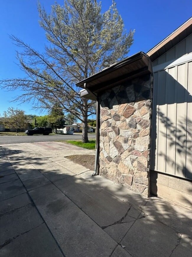 Building Photo - 2928 W Lehi Dr
