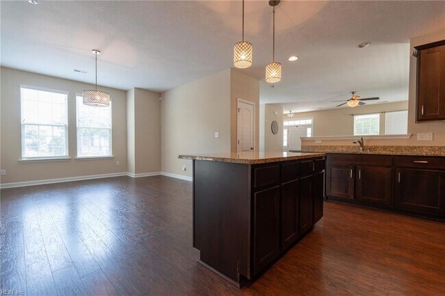 Building Photo - 302 Milton Ct