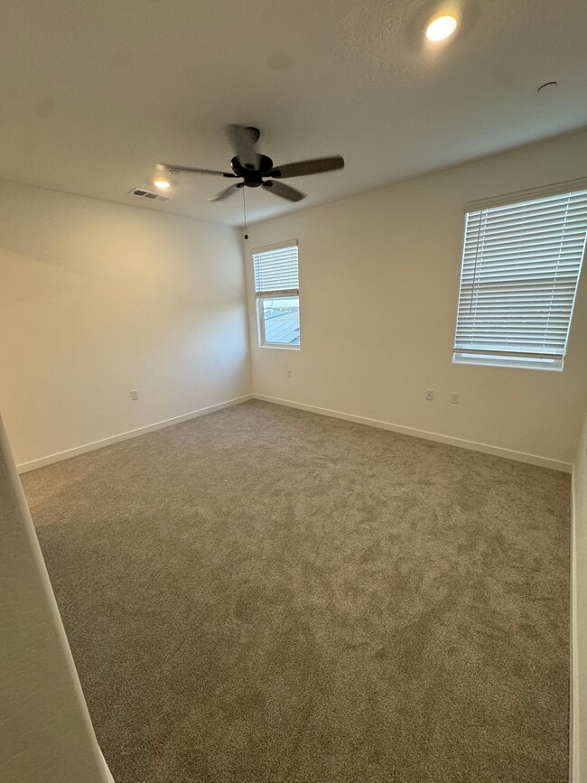 Building Photo - 1137 Granite Dr