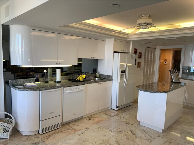 Building Photo - 4101 N Ocean Blvd