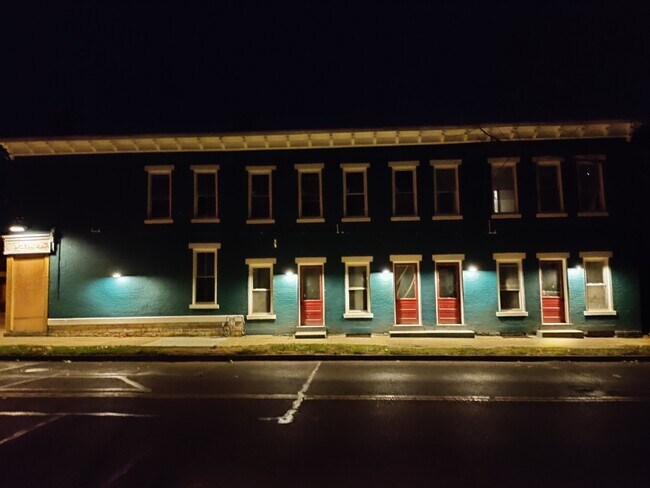 Building Photo - 2027 E 5th St