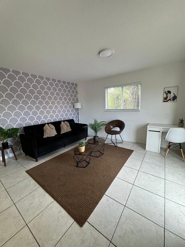 Building Photo - 328 NW 12th Ave