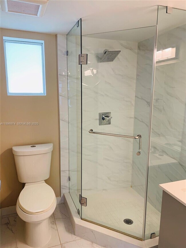 Building Photo - 2412 NE 26th St