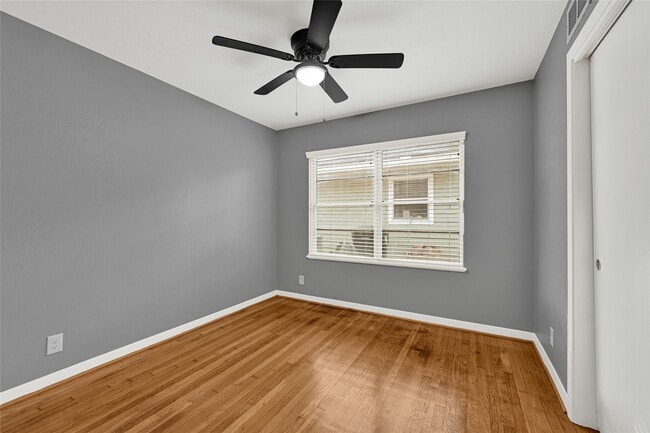 Building Photo - 1853 Huge Oaks St