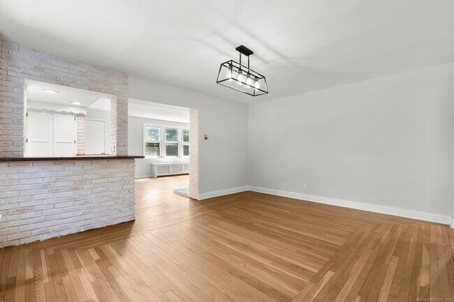 Building Photo - 1070 Whitney Ave