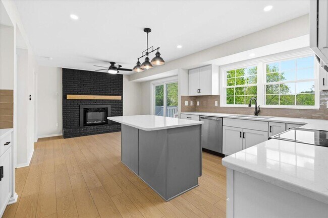 Building Photo - 7375 Freestate Dr