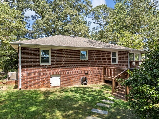 Building Photo - Immaculately Maintained, unfurnished 2 BR, 1 BA  Greer NO APPLICATION FEE if APPROVED