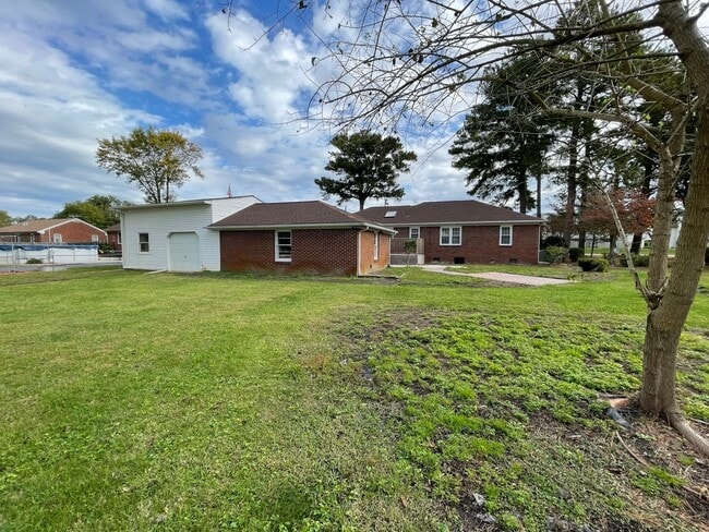 Building Photo - All Brick Ranch Home in Kempsville W/HUGE Yard - Sunroom - Detached 2-Car Garage PLUS Workshop & ...