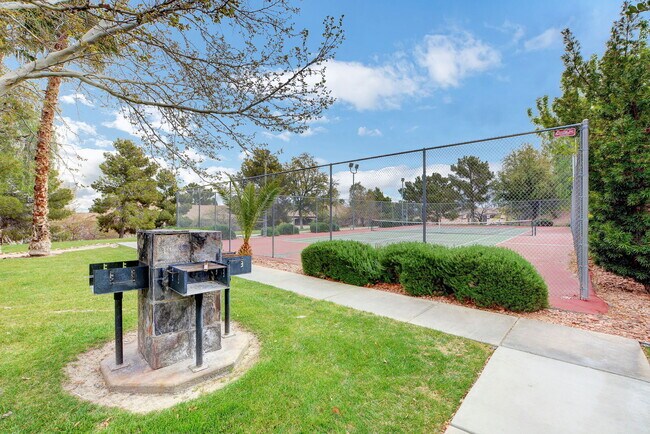 Building Photo - Ground Floor 2BD/2BA Condo in Gated Henderson Community – Resort-Style Amenities!