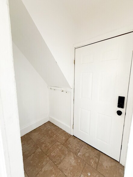 Building Photo - 12 Vandenburgh Ave