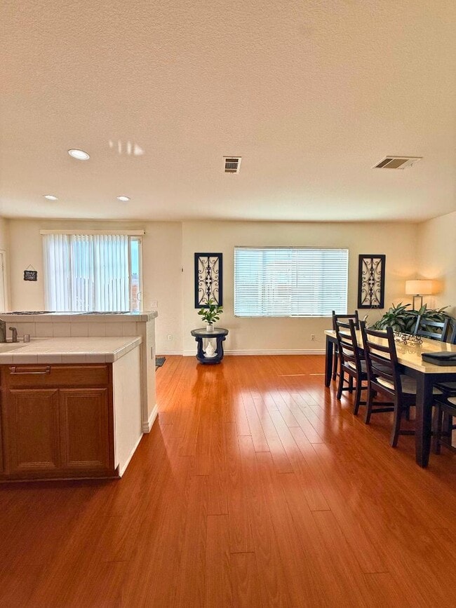 Building Photo - 14115 Desert Rose St