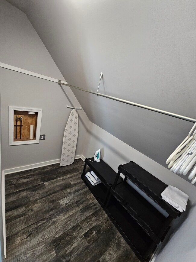 Building Photo - 292 Bridge Street Ext