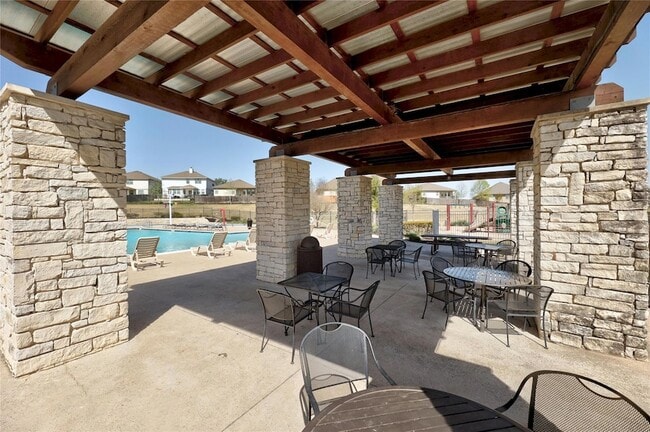 Building Photo - 304 Quarry Ln