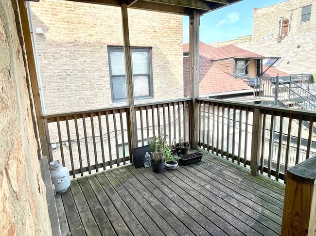 Building Photo - 1520 W Winona St