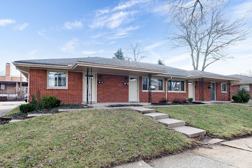 Primary Photo - 3048 Southdale Dr