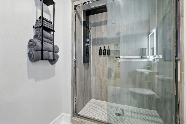 Building Photo - 5025 San Jacinto St