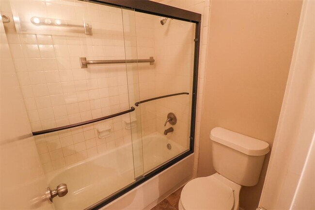Building Photo - 1546 Ridgebriar Dr