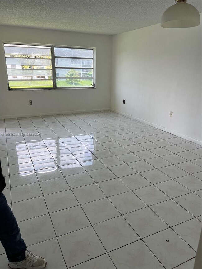 Building Photo - 8420 SW 154th Cir Ct