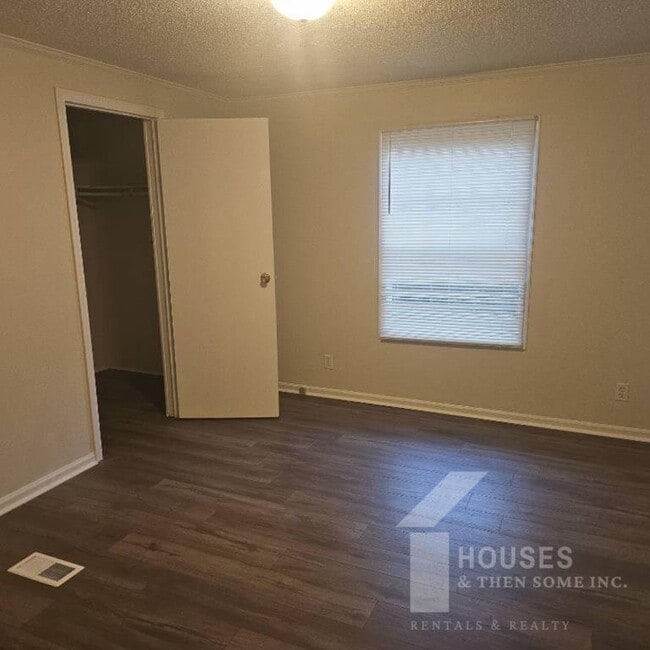 Building Photo - 224 Double Bridge Rd