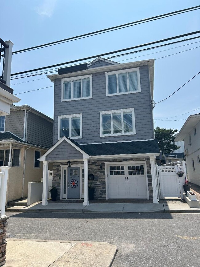 Primary Photo - 190 Oceanview Ave