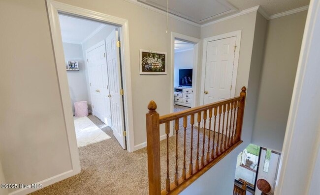Building Photo - 2232 Valley Dr