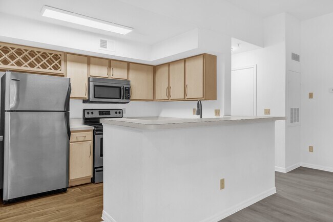 Building Photo - 7360 Westpointe Blvd