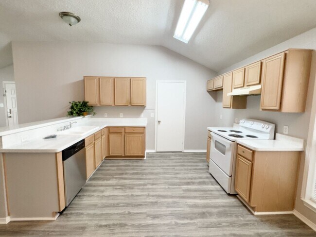 Building Photo - 3 Bed, 2 Bath Ft Worth Home in Burleson IS...